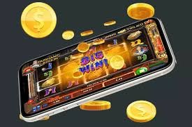 FishSlots KBZPay ဖြင့် ငွေသွင်း — Myanmar Online Slots ကစားသမား ငွေထုတ်နေသောမြင်ကွင်း